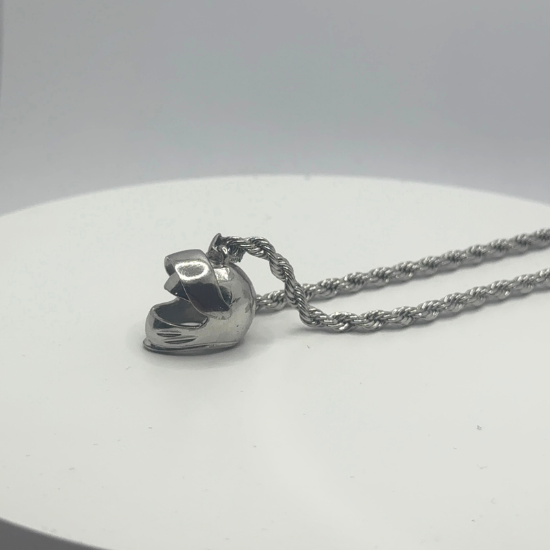 Collar Casco Plateado