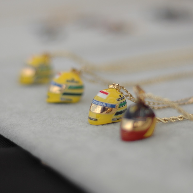 Collar Casco Ayrton Senna